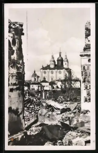 AK Smolensk, Häusertrümmer mit Blick zur Kathedrale