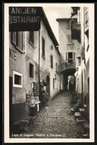 AK Gandria, Enge Strasse in dem Ort am Luganer See