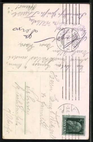 AK Münchner Kindl neben einem Fass hebt einen Bierkrug