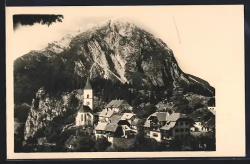 AK Pürgg /Steiermark, Totalansicht mit Berg aus der Vogelschau