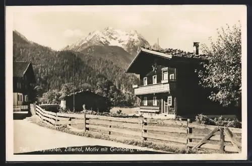 AK Mayrhofen /Zillertal, Strassenpartie mit Häusern und Grünberg