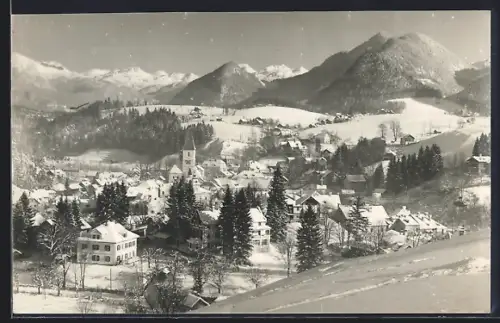AK Bad Aussee i. Steir. Salzkgt., Gesamtansicht mit Bergen im Winter