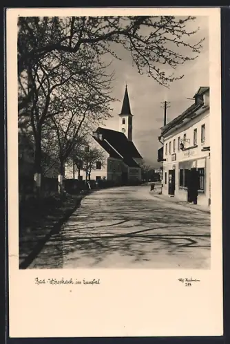 AK Bad Wörschach i. Ennstal, Strassenpartie mit Blick zur Kirche