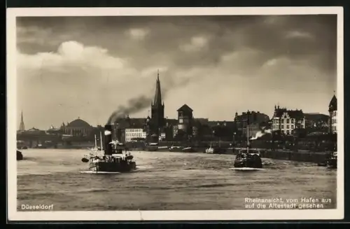 AK Düsseldorf, Rheinansicht mit Dampfer vom Hafen aus auf die Altstadt gesehen
