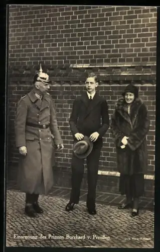 AK Einsegnung des Prinzen Burchard von Preussen, Prinz Oskar von Preussen in Uniform mit Pickelhaube