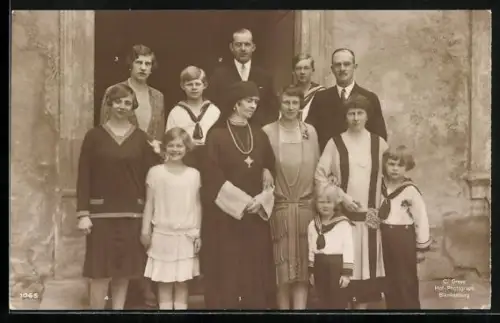 AK Die Herzogfamilie von Braunschweig mit Königin Sophie & Prinz Paul v. Griechenland, Landgräfin Margarethe v. Hessen