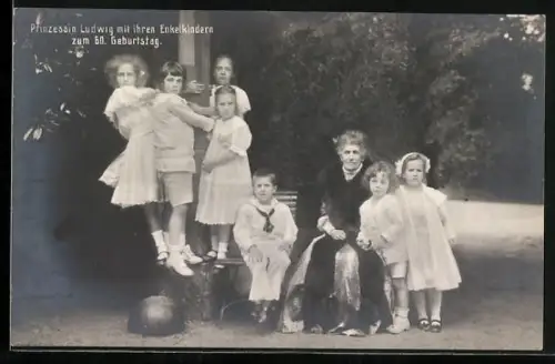 AK Prinzessin Ludwig mit ihren Enkelkindern
