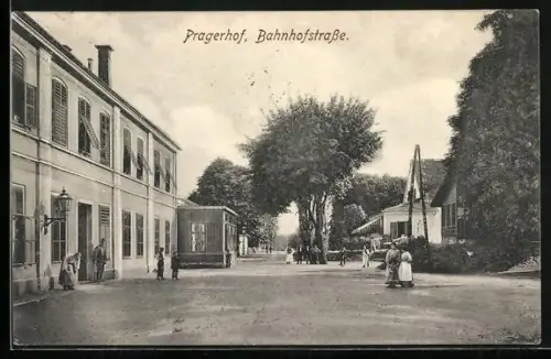 AK Pragerhof, Passanten in der Bahnhofstrasse