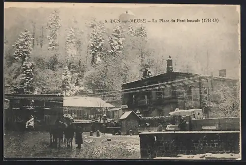 AK Dun-sur-Meuse, La Place du Pont baseule