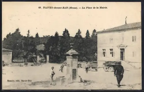 AK Naives-devant-Bar, La Place de la Mairie