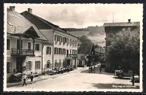 AK Weyregg am Attersee, Strassenpartie mit Geschäft