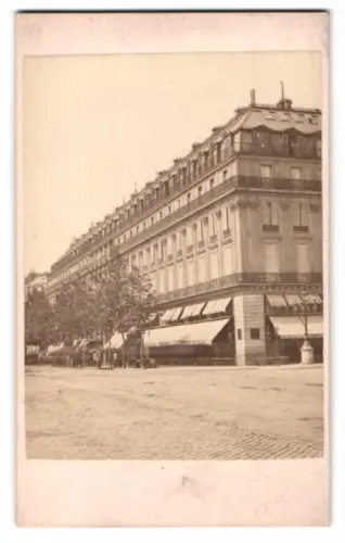 Fotografie unbekannter Fotograf, Ansicht Paris, Le Grand Hotel, prächtiges Gebäude mit beeindruckender Fassade