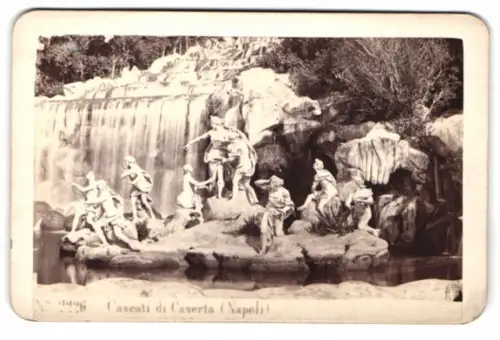 Fotografie Edmond Behles, Rome, Ansicht Neapel, Wasserfälle und Skulpturenensemble