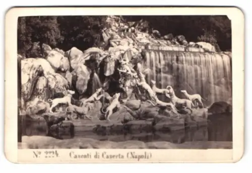 Fotografie Edmond Behles, Rome, Ansicht Napoli, Skulpturen am Wasserfall