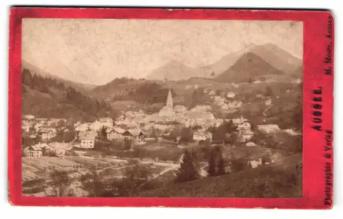 Fotografie M. Moser, Aussee, Ansicht Aussee, Blick auf den Ort mit Bergpanorama