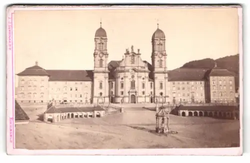 Fotografie J.J. Lienhardt, Einsiedeln, Ansicht Einsiedeln, imposantes Kloster Einsiedelm