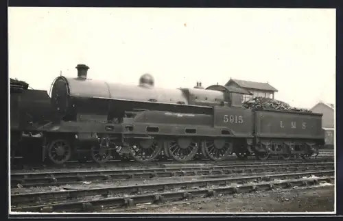 Foto-AK Englische Eisenbahn, Lokomotive No. 5915 der L. M. S.