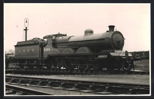 Foto-AK Englische Eisenbahn, Lokomotive No. 5195 der L. N. E. R.
