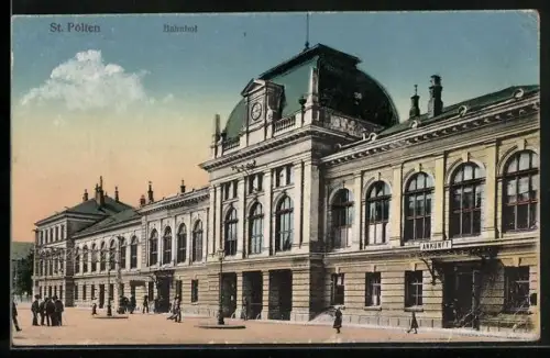 AK St. Pölten, Bahnhof mit Passanten