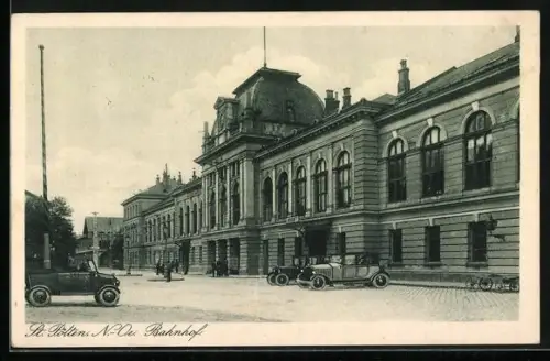 AK St. Pölten /N.-Oe., Bahnhof mit Autos
