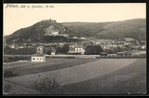 AK Pitten, Ortsansicht mit Güterzug