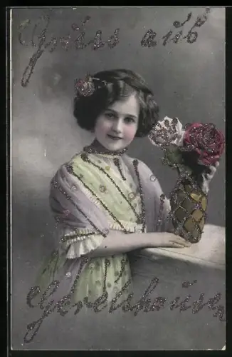 Glitzer-Perl-AK Junge Frau steht neben einer Blumenvase mit Glitzer-Perlen