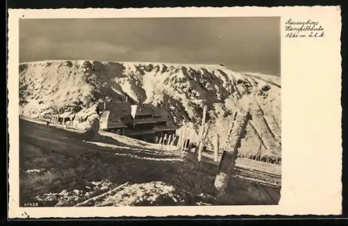 AK Hampelbaude, Berghütte im Riesengebirge im Schnee