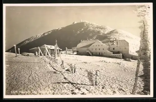 AK Riesenbaude, Berghütte mit Schneekoppe, Riesengebirge