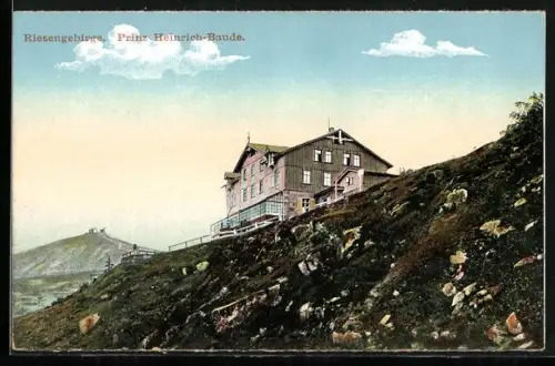 AK Prinz Heinrich-Baude im Riesengebirge, am felsigen Hang mit Blick zur Schneekoppe