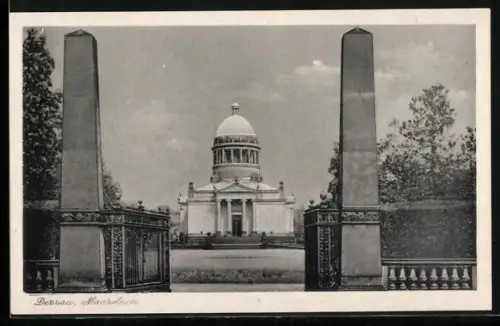 AK Dessau, Eingangsbereich mit Blick auf das Mausoleum