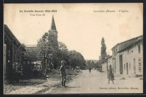 AK Lavallée, vue générale de la ville et de l`église, homme et fille dans la rue