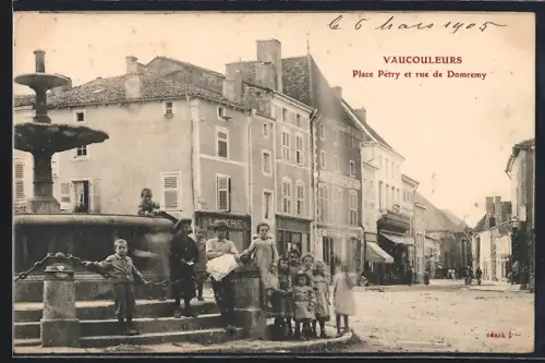 AK Vaucouleurs, Place Pétry et rue de Domremy