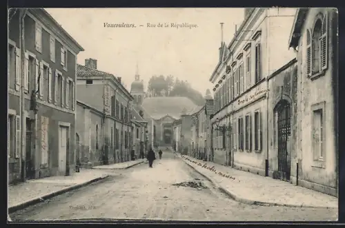 AK Vaucouleurs, Rue de la République, L`Eglise