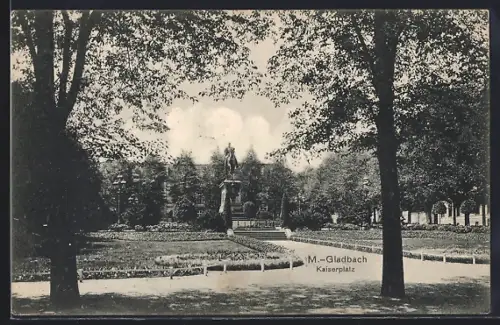 AK M. Gladbach, Kaiserplatz mit Denkmal des Kaisers