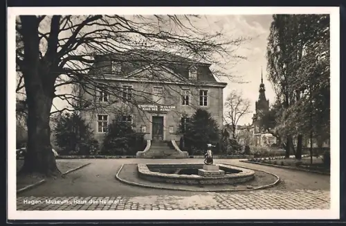 AK Hagen / Westfalen, Museum Haus der Heimat mit Brunnenanlage u. Turmgebäude