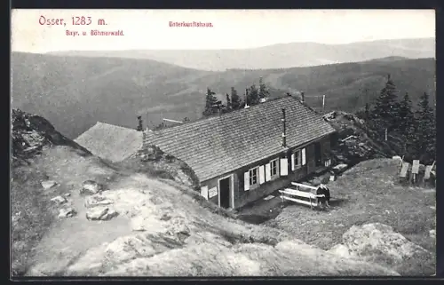 AK Unterkunftshaus Osser, Berghütte mit Besuchern aus der Vogelschau