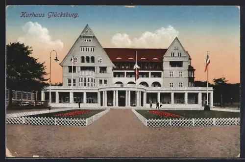 AK Glücksburg, Menschen vor dem Kurhaus