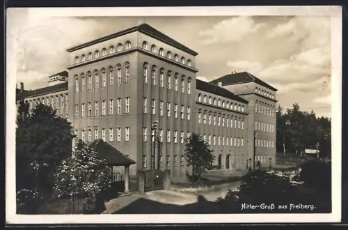 AK Freiberg /Sa., Kaserne mit Eingangsportal aus der Vogelschau