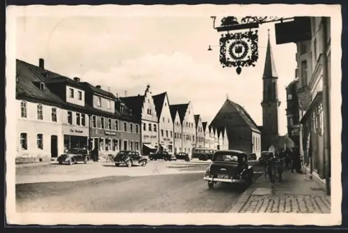 AK Kemnath / Opf., Marktplatz mit Geschäften, Pfarrkirche und Stadttor