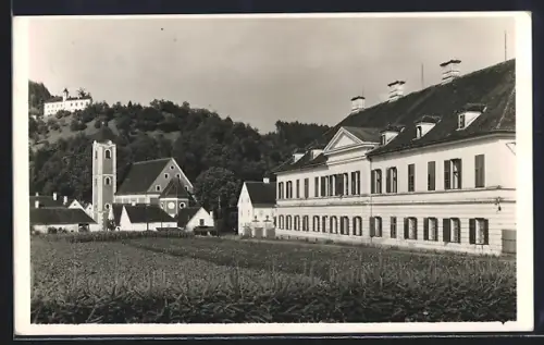 AK Arnfels /Stmk., Ortspartie mit Kirche