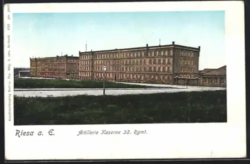Goldfenster-AK Riesa a. E., Artillerie Kaserne 32. Regiment mit leuchtenden Fenstern