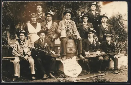 Foto-AK Wildsteig, Gruppenbild zur Erinnerung an die Rekrutierung 1918