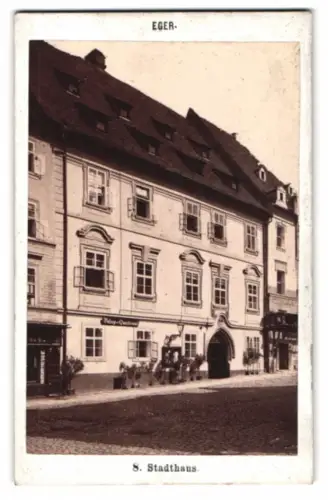 Fotografie F. Fridrich, Prag, Ansicht Eger, Stadthaus mit Polizei und Quartieramt