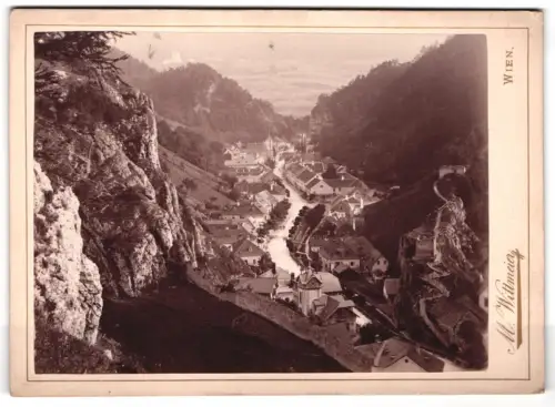 Fotografie M. Wittmeier, Wien, Hernals Hauptstrasse 35, Ansicht Schottwien, Blick auf den Ort im Tal