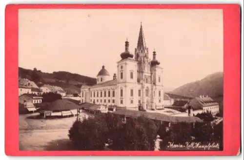 Fotografie J. Rögl, Mariazell, Hauptplatz, Ansicht Mariazell, Hauptplatz mit der Basilika, Geschäfte