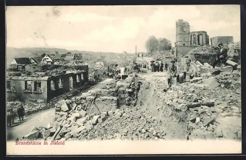 AK Ilsfeld, Blick über die Brandstätte, Leute in den Ruinen