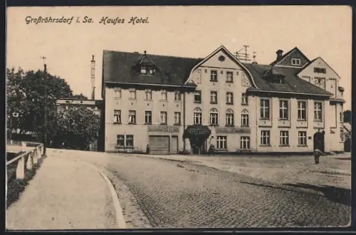 AK Grossröhrsdorf i. Sa., Haufes Hotel von der Strasse aus gesehen