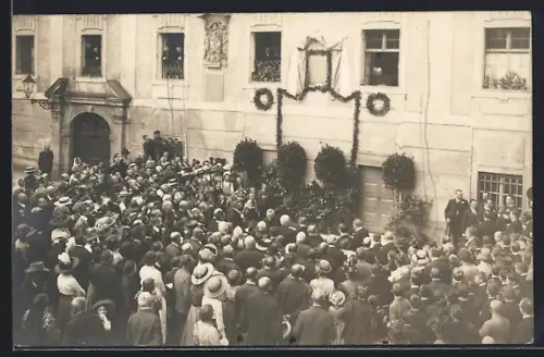 Foto-AK Passau, Enthüllung der Gedenktafel an P. Abels Geburtshaus 1908