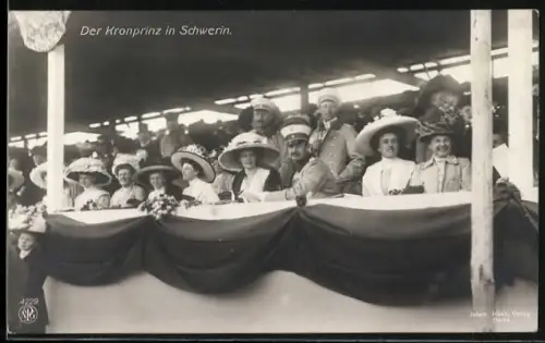 AK Schwerin / Mecklenburg, Kronprinz Wilhelm von Preussen auf einer Tribüne