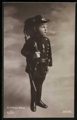 AK A. S. R. Prinz Nicolae von Rumänien in Uniform mit Gewehr